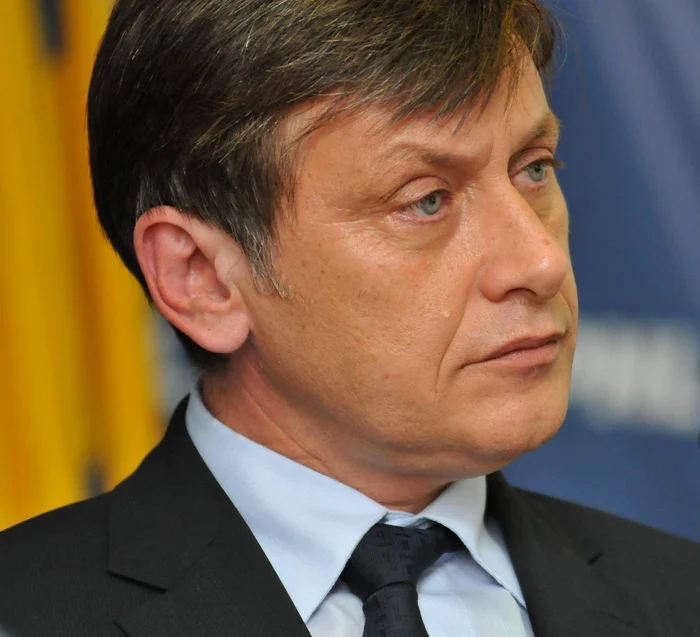 Crin Antonescu, candidatul Coaliției PSD-PNL-UDMR FOTO: Facebook