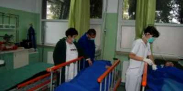 Bolnavilor li se administrează tratament cu Tamiflu (foto arhivă)