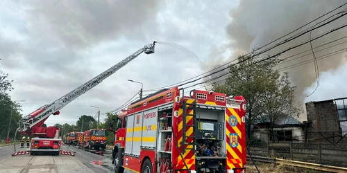 Incendiu violent la Ploiești ISU Prahova (6) jpeg