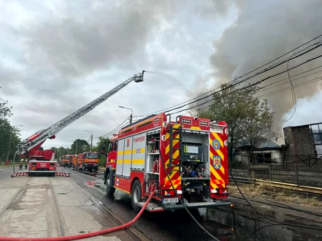 Incendiu violent la Ploiești ISU Prahova (6) jpeg