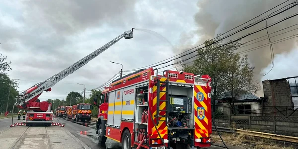 Incendiu violent la Ploiești ISU Prahova (6) jpeg