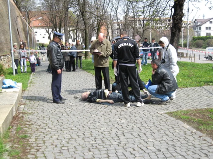 Sibiu: Bărbatul a fost găsit fără suflare în apropiere de spitalul Judeţean Sibiu.