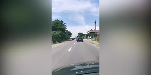 Soferi iresponsabili, filmaţi conducând haotic