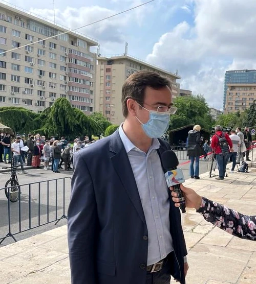 Alin Stoica este de părere că purtarea măștii de protecție în apropierea unităților de învățământ este o măsură necesară în contextul pandemiei de Covid și a începerii noului an școlarSursa foto: Facebook/Alin stoica