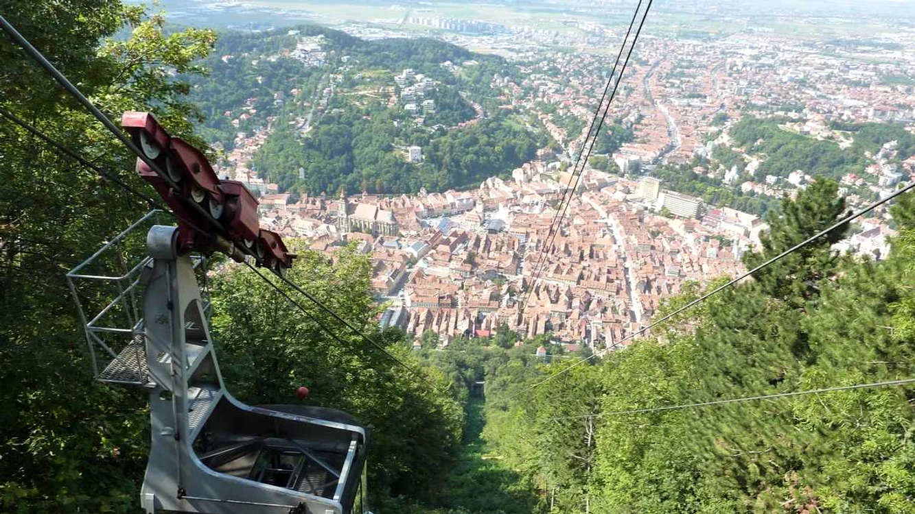 Brașovul văzut de pe gondola de pe Tâmpa. FOTO: Grig Bute