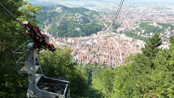 Brașovul văzut de pe gondola de pe Tâmpa. FOTO: Grig Bute