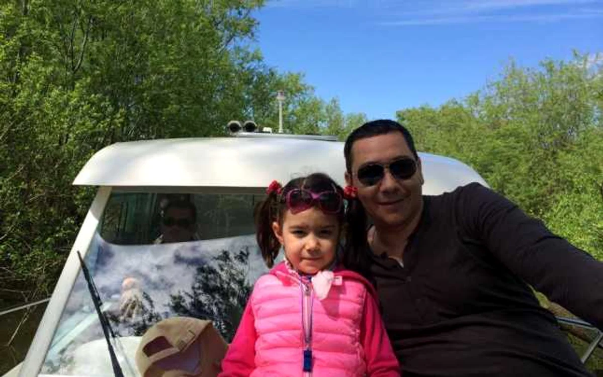 Premierul Victor Ponta, alături de fetiţa sa, în Delta Dunării FOTO Facebook