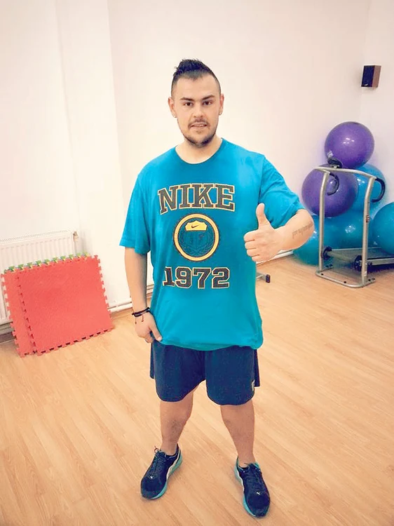 Tânărul din Galaţi cântăreşte acum  puţin peste 100 kg
