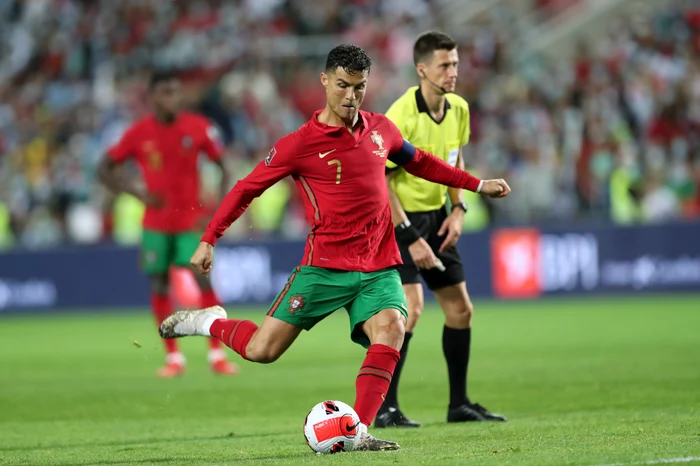 
    Cristiano Ronaldo a marcat două din cele trei goluri cu Luxemburg din penaltyFoto: EPA-EFE  