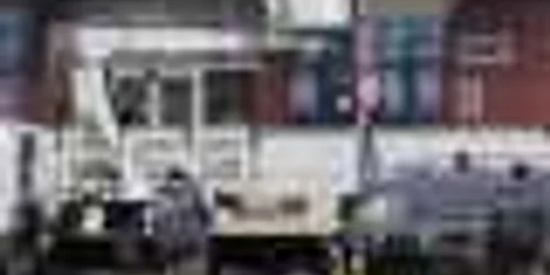 Pe străzile Slatinei au fost amplasate instalaţii ornamentale noi în valoare de 70.000 de lei