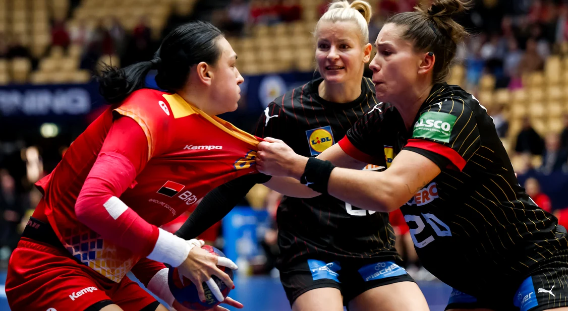 Cristina Neagu nu a făcut față apărării agresive a Germaniei. Foto Facebook 