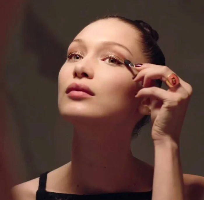 Bella Hadid machiaj jpeg