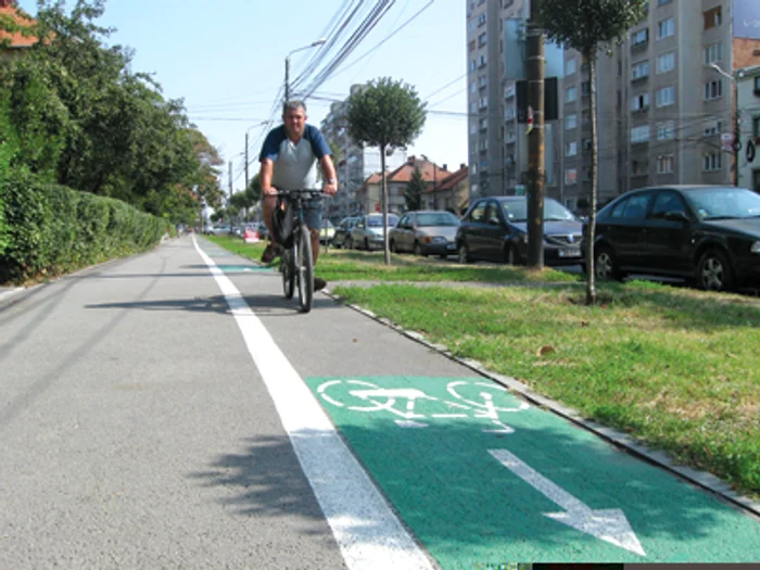 Timişoara: Bicicliştii circulă pe propriile „şosele”