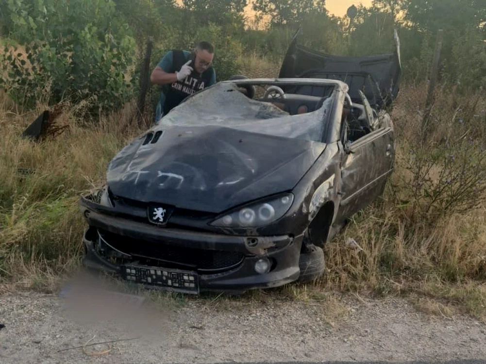 Victima care a decedat se afla în autoturismul condus de tânărul fără permis FOTO: IPJ Olt