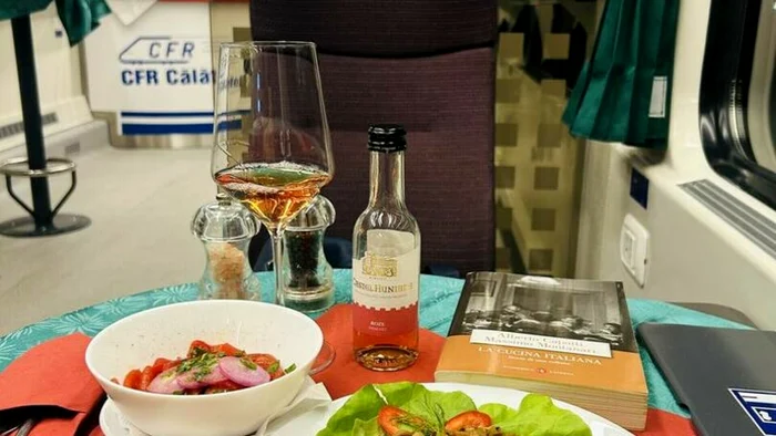 CFR călători oferă pasagerilor un meniu diversificat în timpul călătoriei / FOTO: Club feroviar