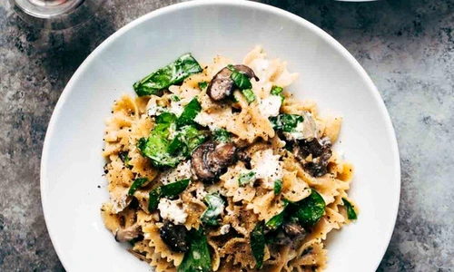 Paste farfalle cu ciuperci si branza jpeg