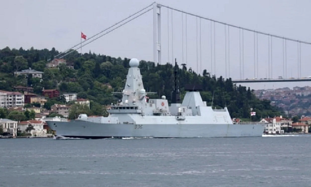 Distrugatorul HMS Defender