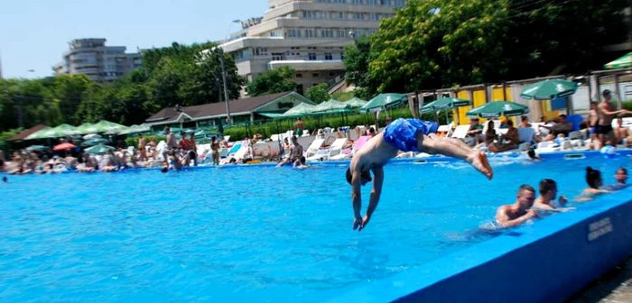 În piscinele care respectă normele de igienă riscul de îmbolnăvire este scăzut  FOTO Florentin Coman