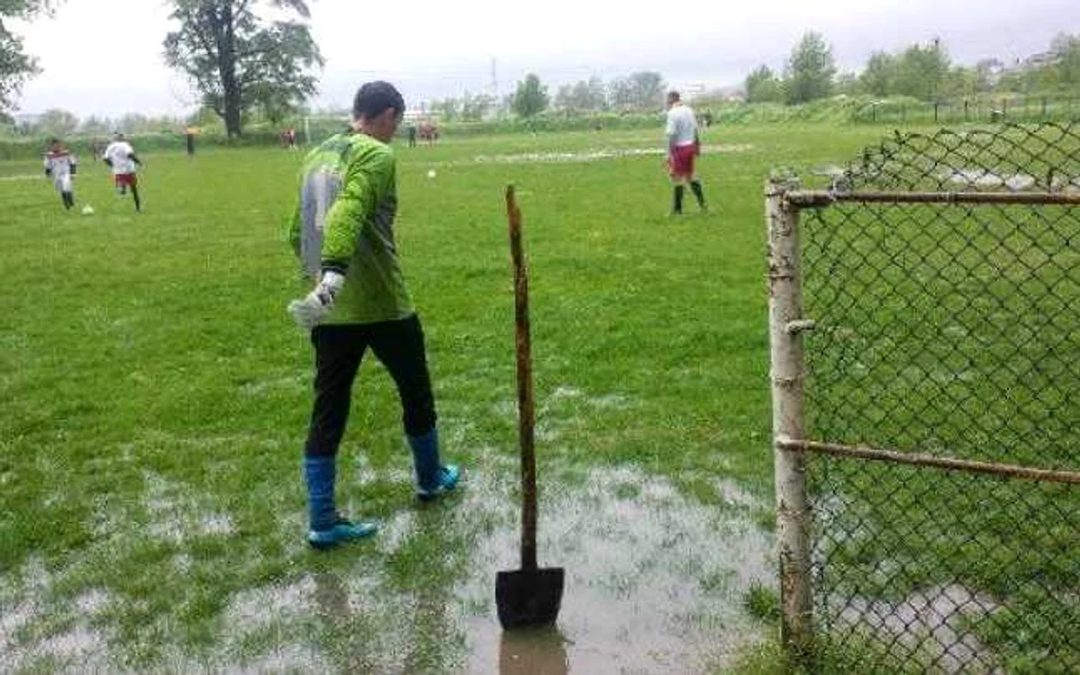 Şi-a spart capul pentru a-şi salva echipa de gol! "Dăruirea unui om pentru echipa lui de suflet nu se poate compara cu nimic"