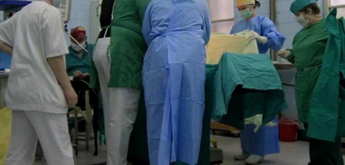 Starea celor doi bolnavi grav de gripă porcină este mai bună.Foto:Arhivă
