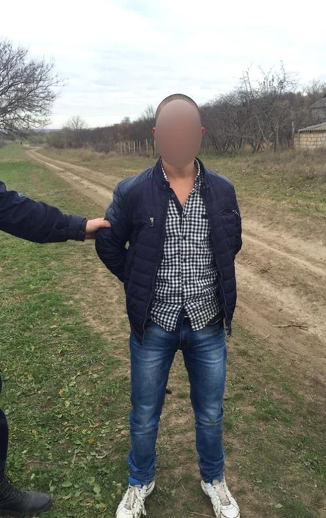 Cei doi cetățeni au fost reținuți