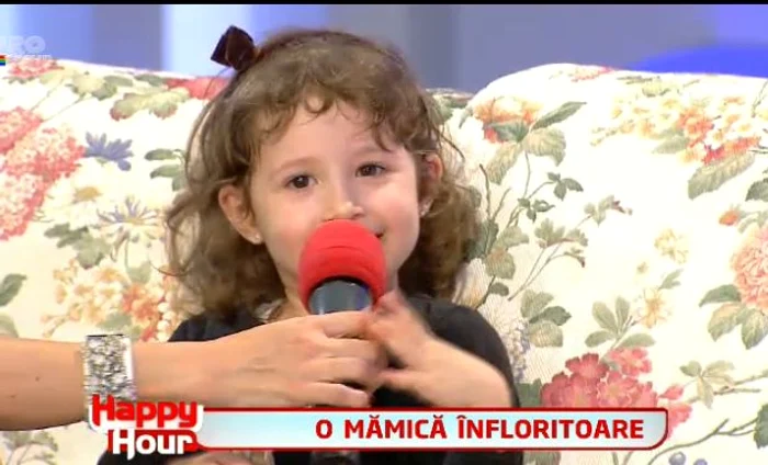 Micuța Ana este copie fidelă a mamei sale (captura PRO TV)