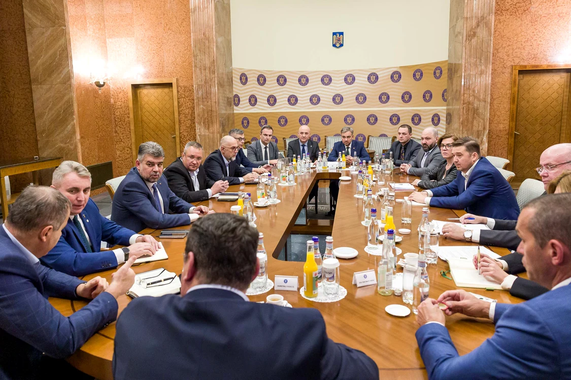 Ciucă, întâlnire de lucru cu reprezentanții furnizorilor și distribuitorilor de energie FOTO gov.ro
