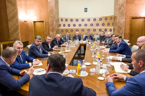 Ciucă, întâlnire de lucru cu reprezentanții furnizorilor și distribuitorilor de energie FOTO gov.ro