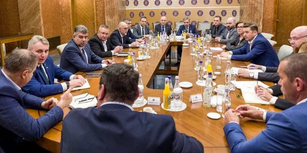 Ciucă, întâlnire de lucru cu reprezentanții furnizorilor și distribuitorilor de energie FOTO gov.ro