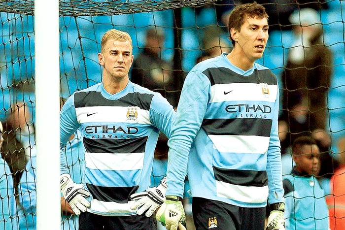 Chiricheş a fost depăşit constant de adversari în meciul cu Arsenal (Foto: Reuters)