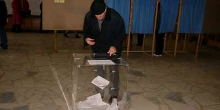 Ploieşti: 43, 87% dintre alegătorii cu drept de vot din judeţ si-au prezentat opţiunea electorală până la ora 16