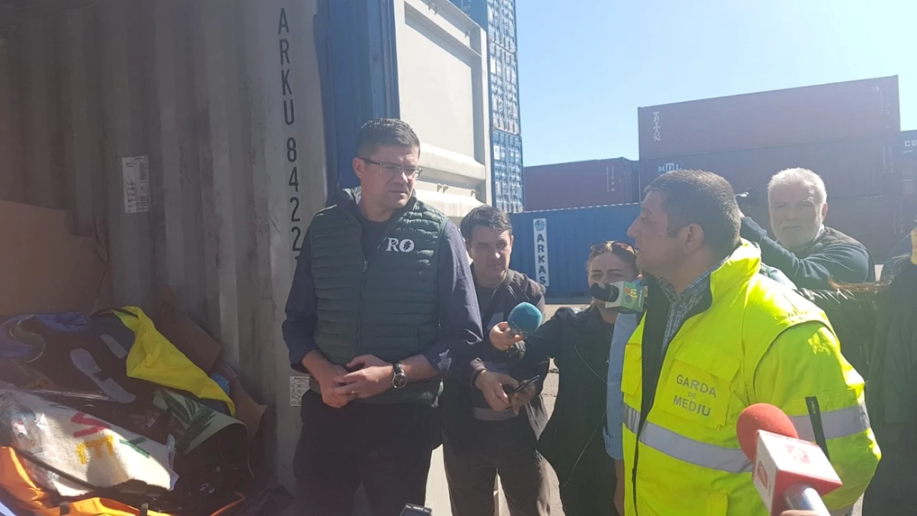 Ministrul Mediului, Costel Alexe, în Portul Constanţa                                FOTO: Călin Gavrilaş