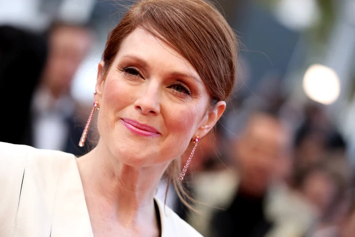 
    Julianne Moore are 55 de anifoto: Hepta  