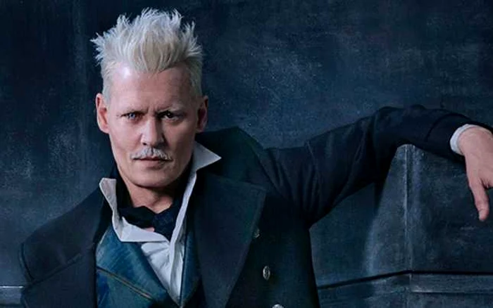 Johnny Depp, în rolul vrăjitorului Grindelwald