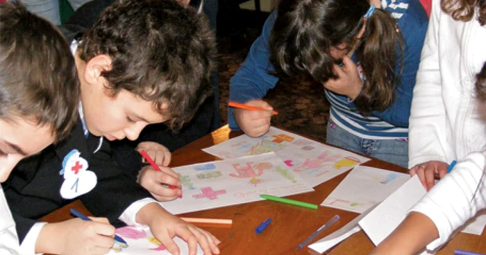 Copiii din centre i-au scris lui Moş Crăciun să le aducă nişte părinţi adevăraţi