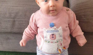 Fetiţa născută la 31 ianuarie şi a şocat părinţii pentru că voia să stea în poziţie verticală jpeg