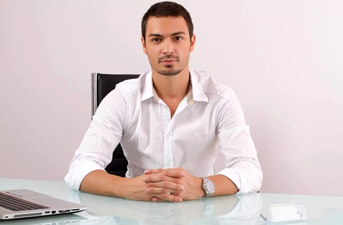 Medicul stomatolog Valentin Răducanu îi va reface dantura mamei Valentinei Pelinel