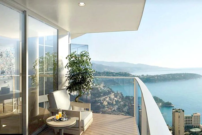 Apartamentul oferă o privelişte de neuitat asupra întregului principat Monaco şi asupra Mării Mediterane (Fotografii: Tour Odéon)
