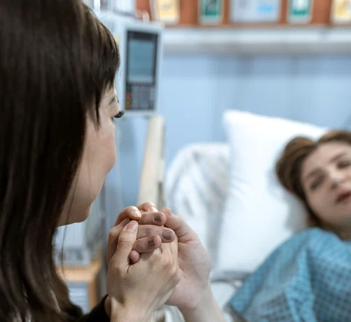 Românca a întârziat șase zile la serviciu ca să-și îngrijească mama bolnavă de cancer