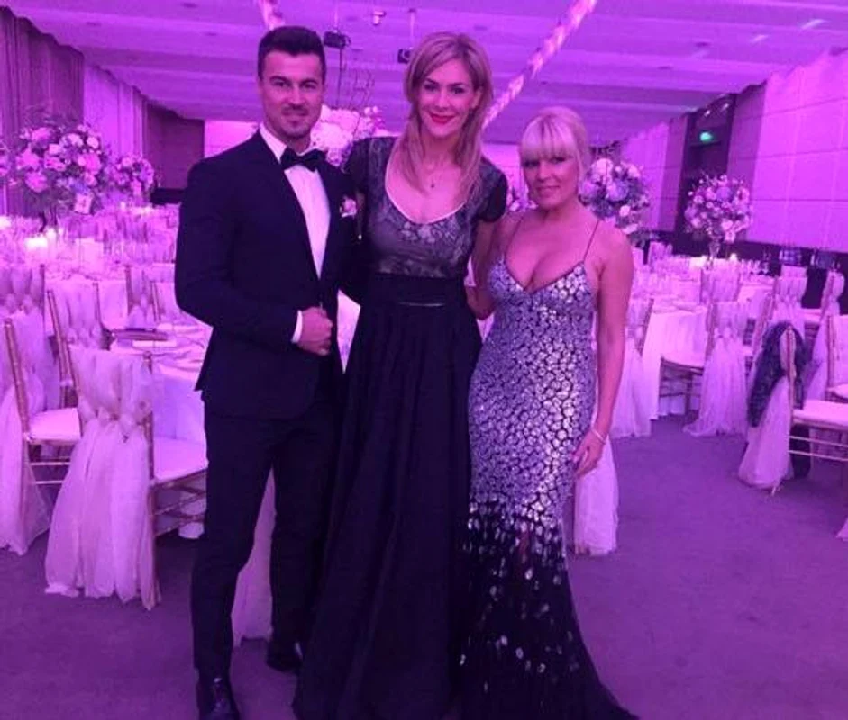 nunta Honorius Prigoana (1) Roxana Ciuhulescu si Elena Udrea jpeg