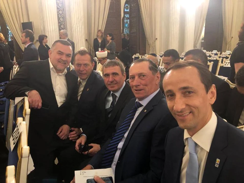 1 sportivi andreea raducan papa francisc palatul cotroceni 2 jpg jpeg