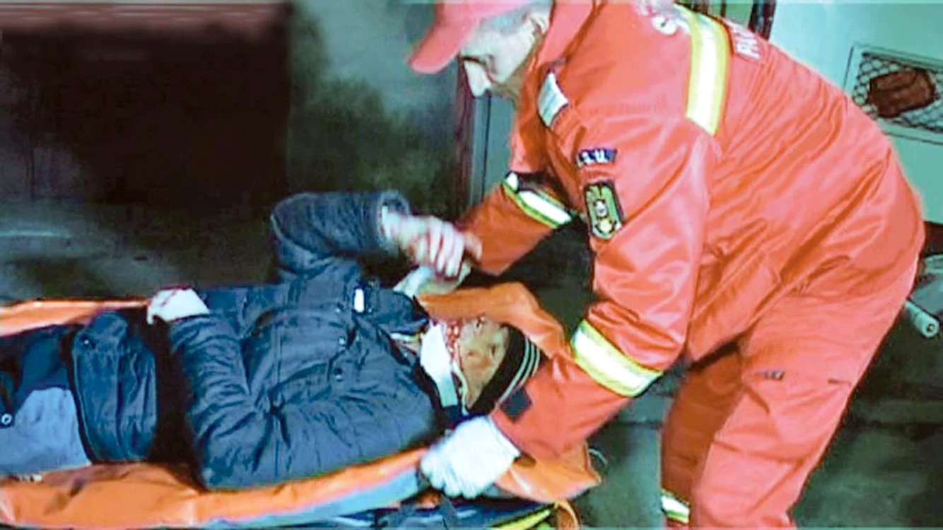 Bărbatul a fost dus conştient la spital