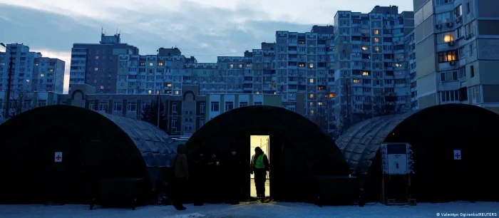 Primăria a instalat corturi la Kiev în care oamenii din blocurile îngheţate să se poată încălzi