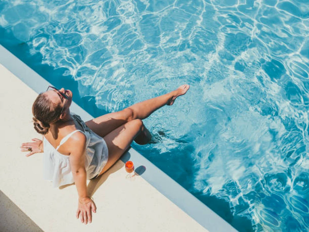 Părui prinde nuanțe verzului în piscină FOTO: Arhivă