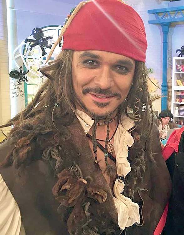 3. Acest prezentator a intrat în pielea piratului Jack Sparrow