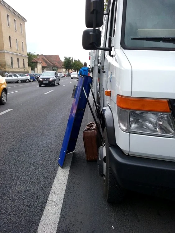 Strada Lungă din centrul Braşovului a fost blocată de echipaje de poliţie