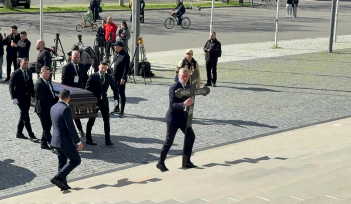 Sicriul lui Mircea Lucescu a fost adus la Arena Națională (FOTO: Click!)