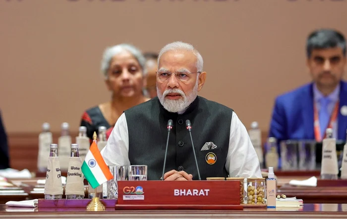 Narendra Modi, la summitul G20, cu placuța pe care scrie Bharat în loc de India Foto EPA EFE