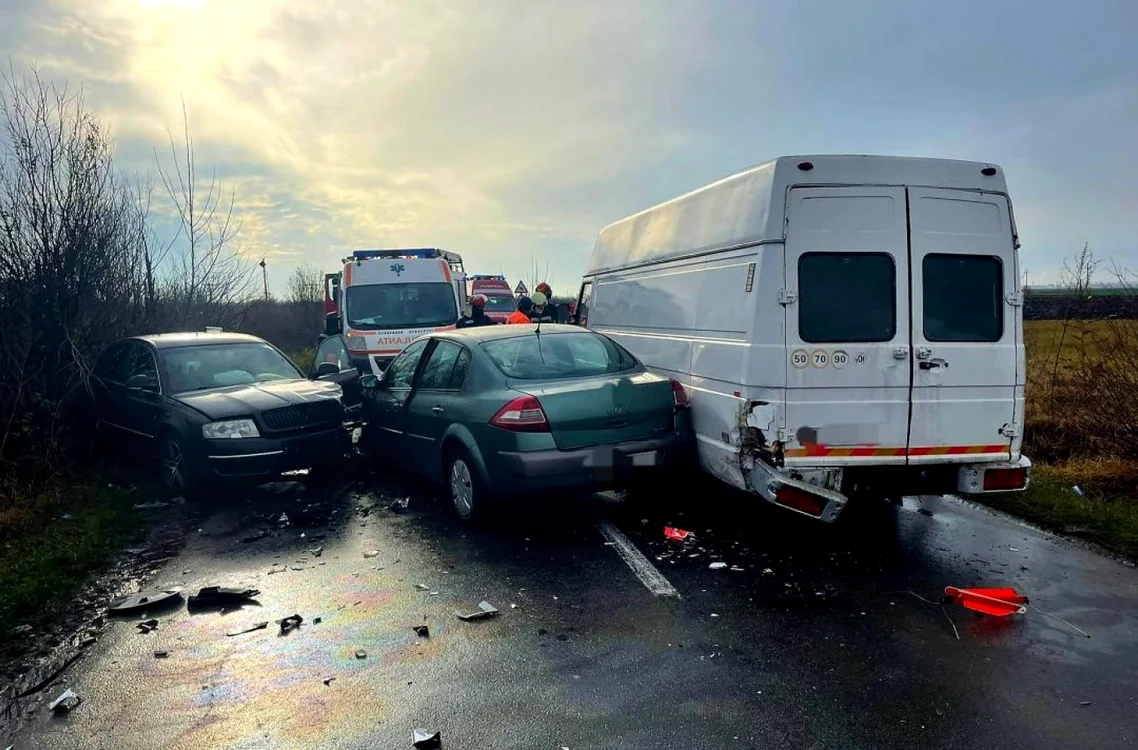 Trei persoane au ajuns la spital în urma accidentului FOTO IPJ Ialomiţa