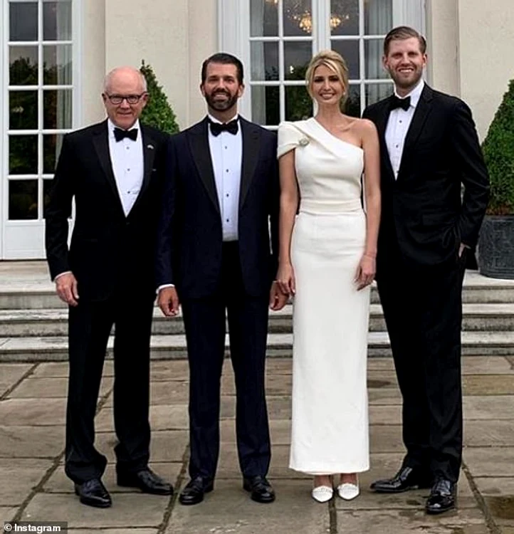 Ivanka Trump, alături de fraşii săi şi ambasadorul Statelor Unite ale Americii în Marea Britanie, Woody Johnson